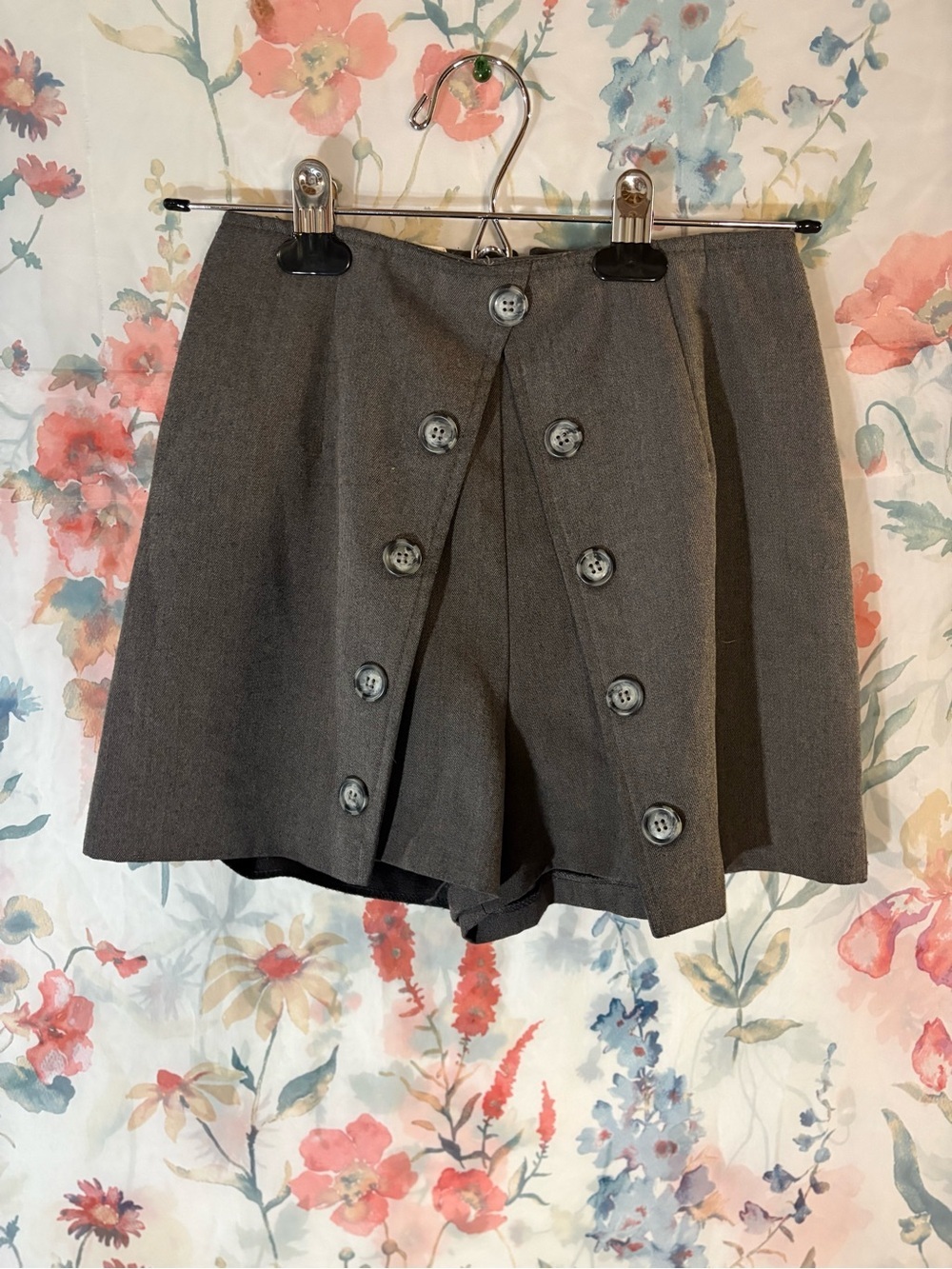 Vintage High-Waist Button-Front Women’s Shorts in Gray